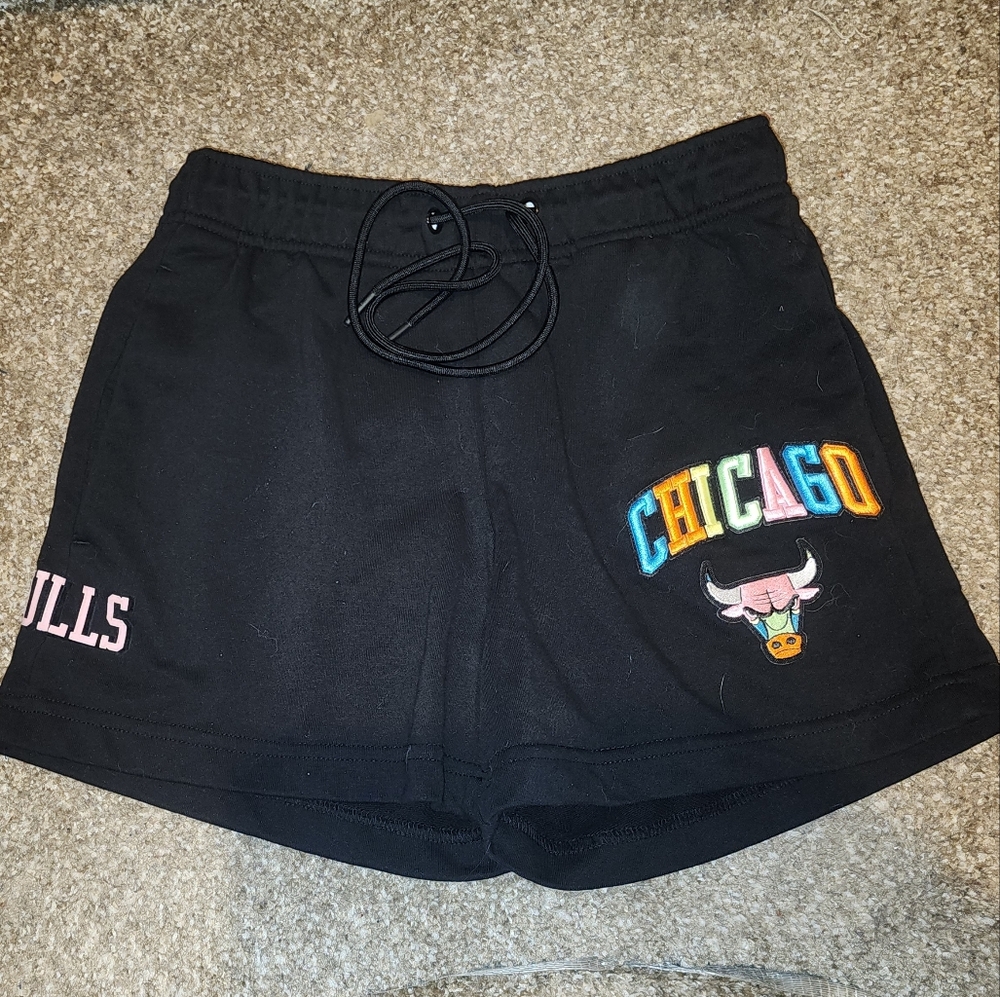 Chicago Bulls Pro Standard Athletic Collection  Women's Black Shorts S